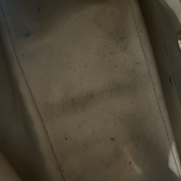 Louis Vuitton Tan and Brown Shoulder Bag with Iconic Design - Picture 6 of 9